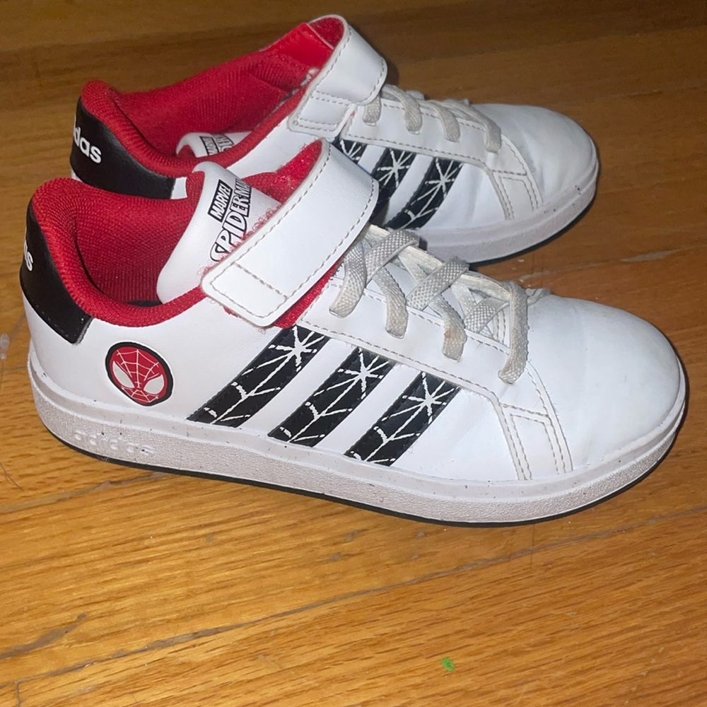 Addias spider man boy sneakers